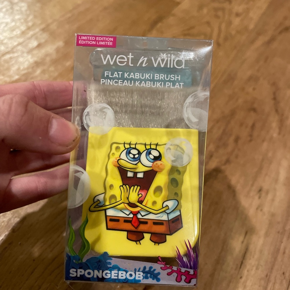 Wet n wild limited edition SpongeBob flat kabuki brush